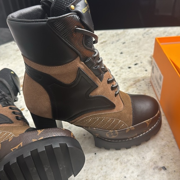 Lv boots - Picture 3 of 4